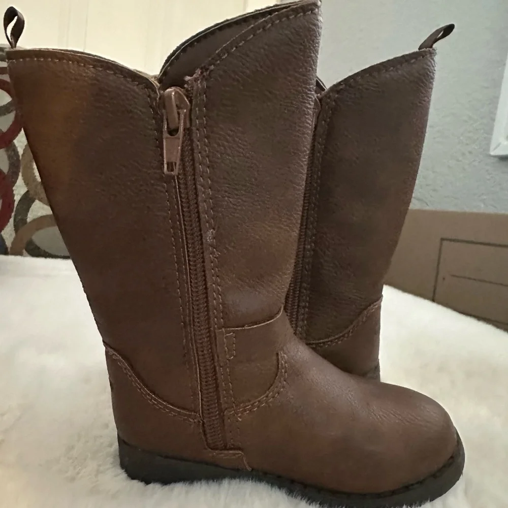Oshkosh girls brown boots size 6